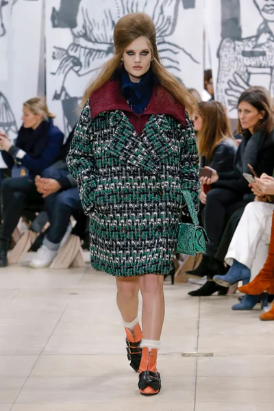 Look 10